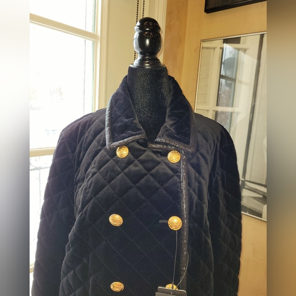 ESCADA Black Quilted Coat with Gold-Tone Buttons. Size 40 - Picture 11 of 16